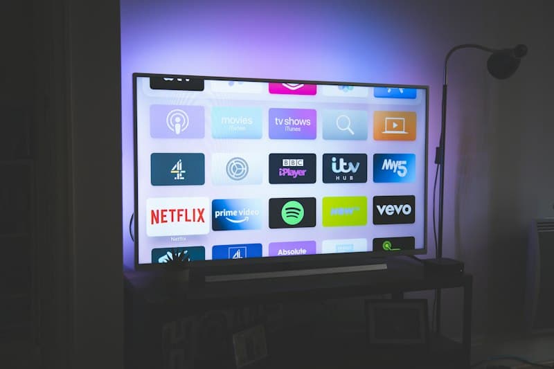 Application IPTV Smarters Pro affichée sur un téléviseur